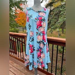 NEW PLUS SIZE Camisa floral dress. Cheerful light blue w/peonies.